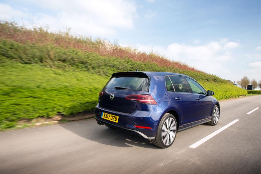  Volkswagen Golf GTE 2017 года  (UK) (фото 2 из 27)